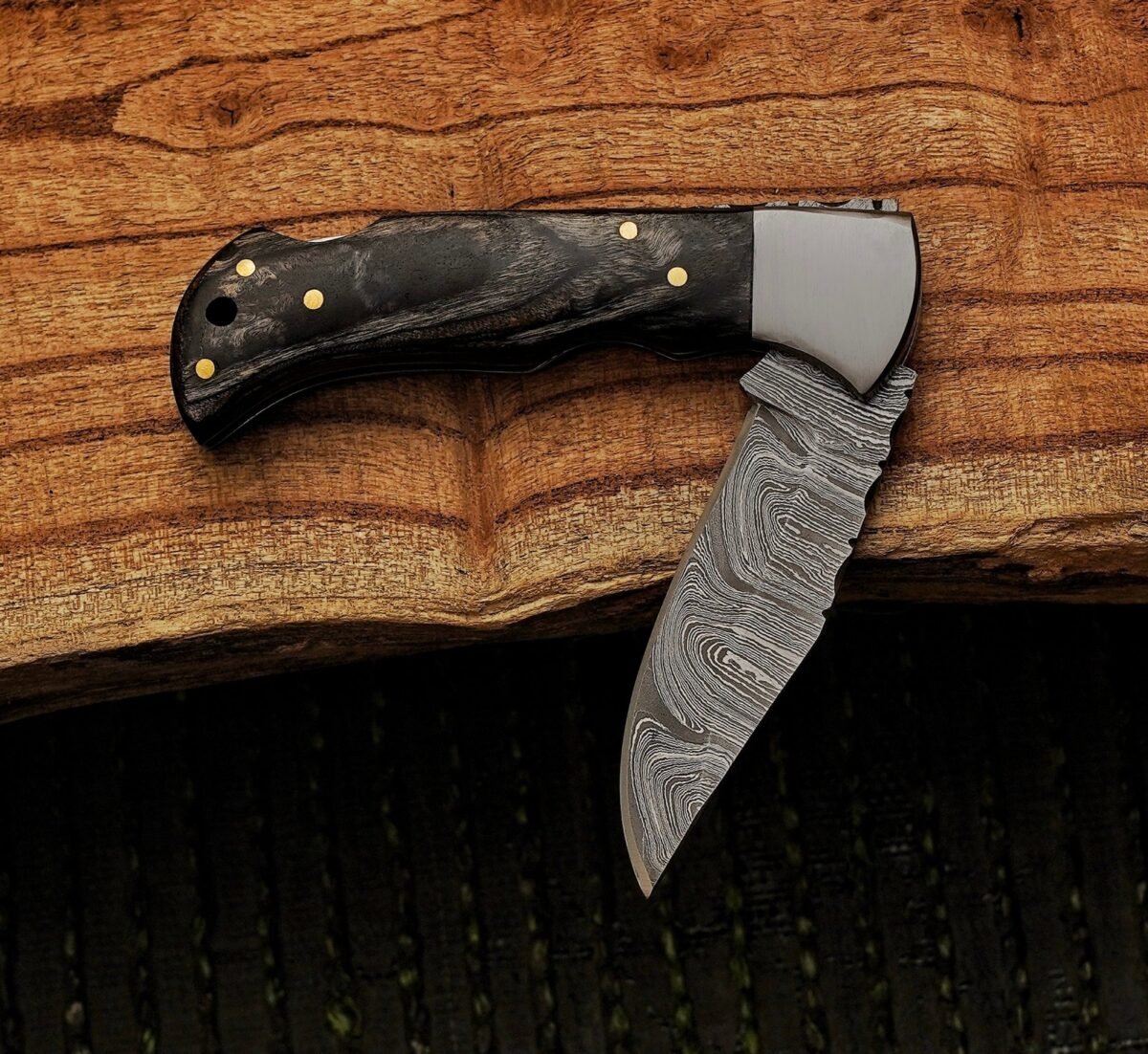 stainless steel knives carbon steel knives best folding knives folding knives for men folding knives for women folding knives for camping hunting knives Damascus steel knives folding knives pocket knives wood handle knives